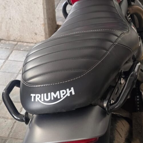 Triumph T4/Speed/Tracker – Grab handles